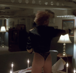 El striptease de Erika Eleniak